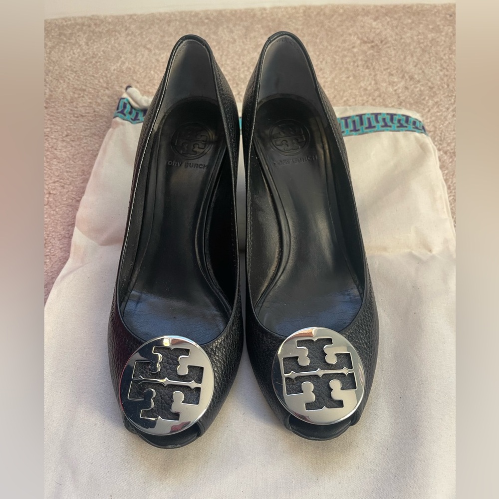 LIKE NEW Tory Burch Sally 2 tumbled leather peep toe wedges - size 8.5